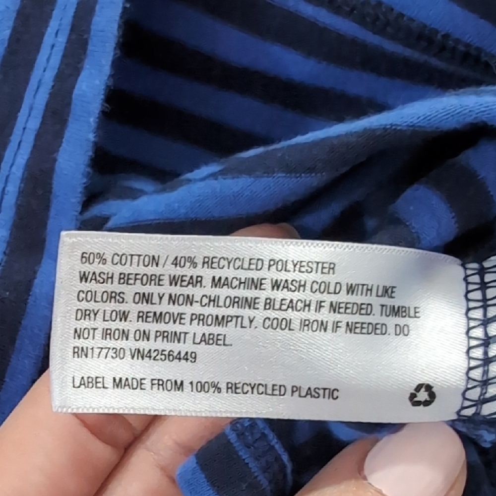 EUC Bundle Of 2 Long Sleeve Shirts - Cat And Jack 4t - Picture 5 of 8
